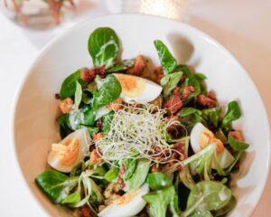 Zum Königstuhl Announces Winter Season with Traditional Swiss Fondue Experience in Historic Zurich Setting